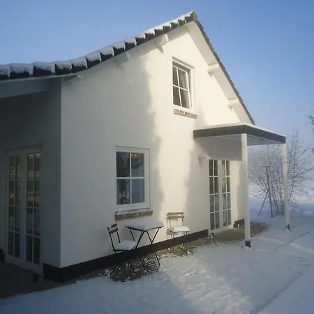 Дом отдыха In With Meadow Views, Cleaning Included